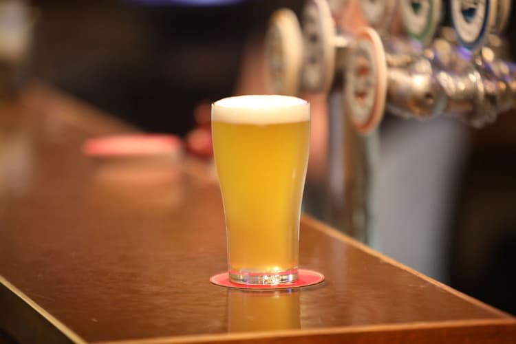 $7.50 Pints / Wine // $9 Base Spirits - Metro Mates Happy Hour | Happy Hour Drinks & Specials