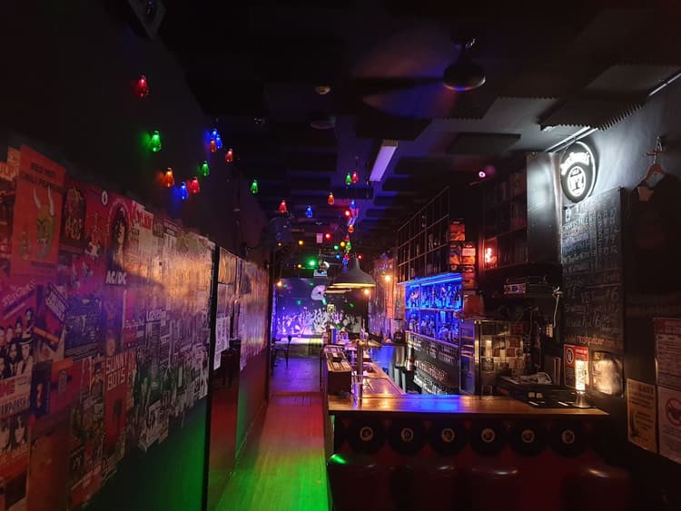 Happy Hour | Happy Hour Drinks & Specials