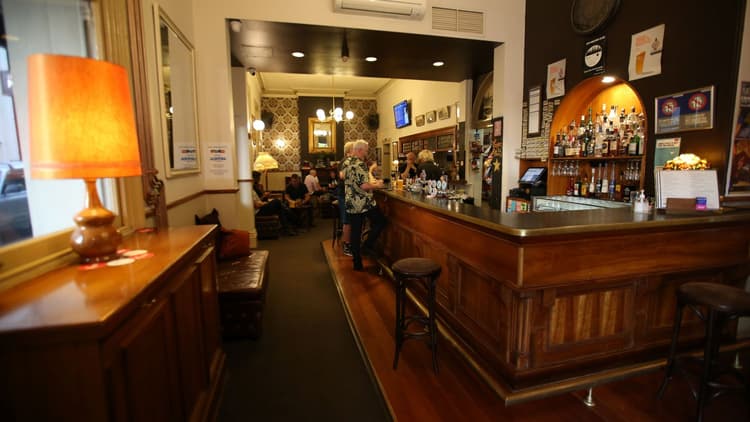 $7.50 Pints / Wine // $9.50 Base Spirits - Metro Mates Happy Hour | Happy Hour Drinks & Specials