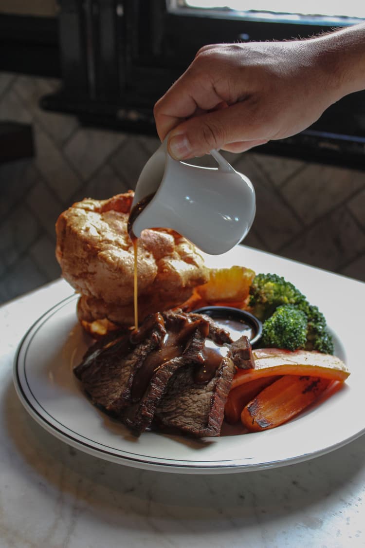 $29 SUNDAY ROAST SPECIAL | Happy Hour Drinks & Specials