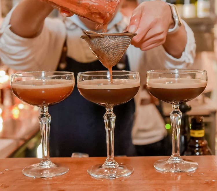 Happy Friday | Happy Hour Drinks & Specials