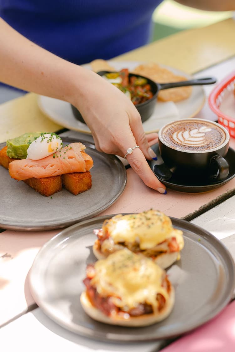 Brunch at Boaties | Happy Hour Drinks & Specials