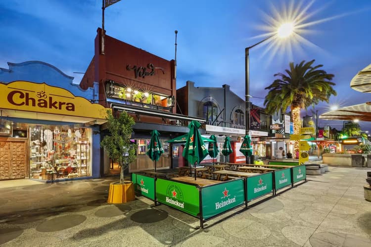 Burger Nights | Happy Hour Drinks & Specials