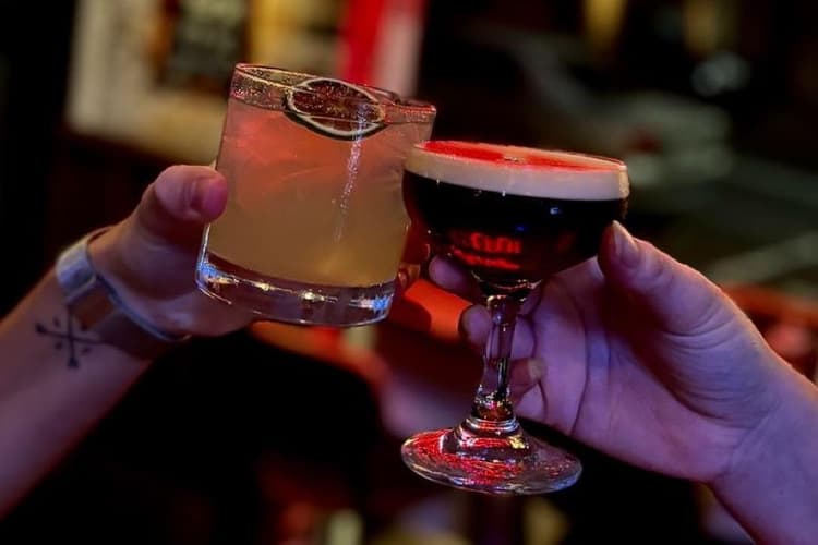 Cocktail Happy Hour | Happy Hour Drinks & Specials