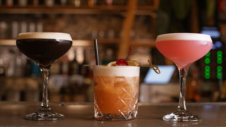 Cocktail Golden Hour  | Happy Hour Drinks & Specials