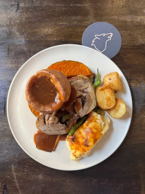 $28 Sunday Roast & Live Music | Happy Hour Drinks & Specials