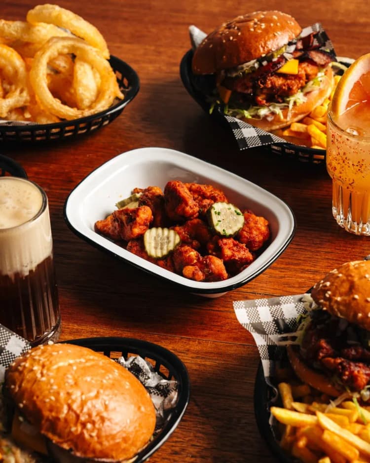 Weekends Bottomless Booze | Happy Hour Drinks & Specials