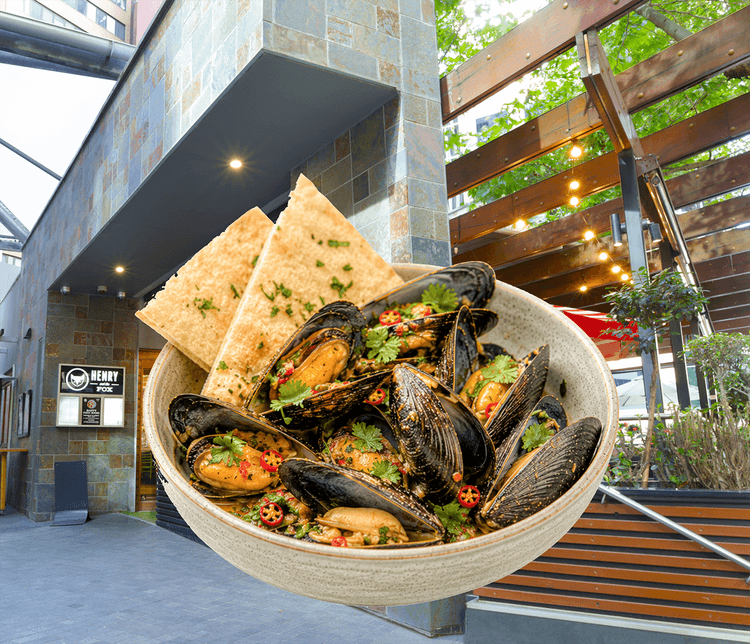 Mussel Club Thursdays | Happy Hour Drinks & Specials