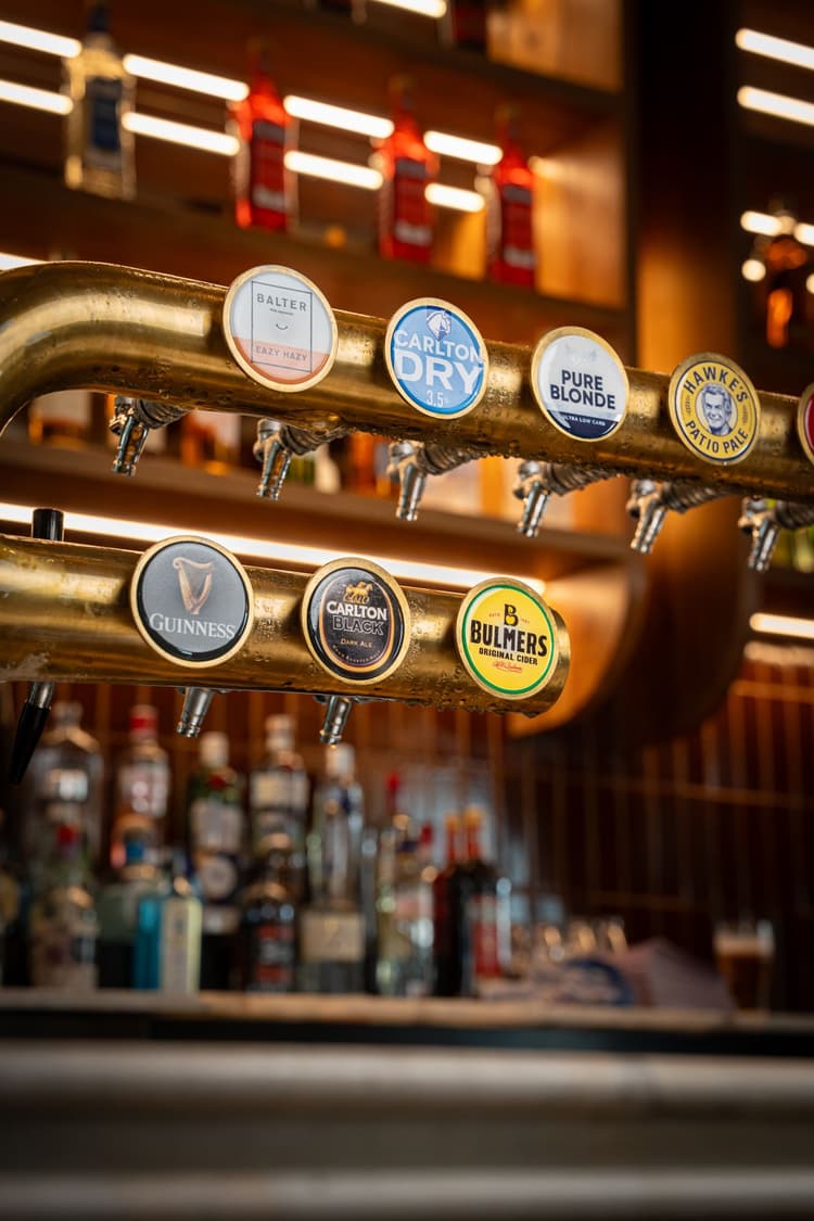 HAPPY HOUR  | Happy Hour Drinks & Specials