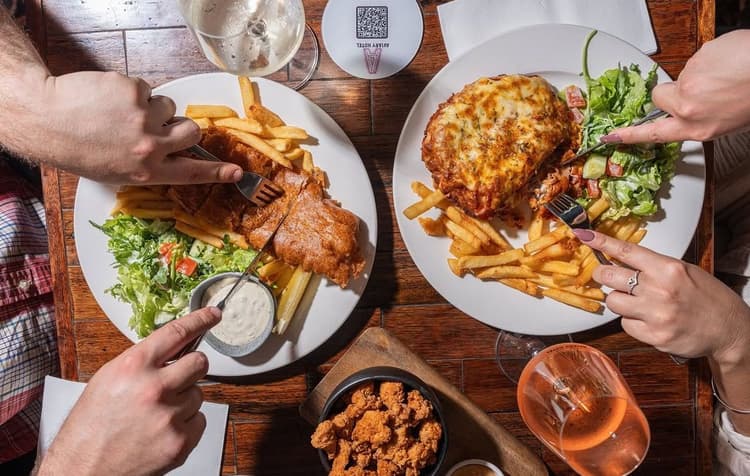 Lunch Pub Classics | Happy Hour Drinks & Specials