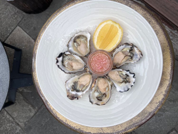 $2 Oyster Happy Hour 4-6pm | Happy Hour Drinks & Specials