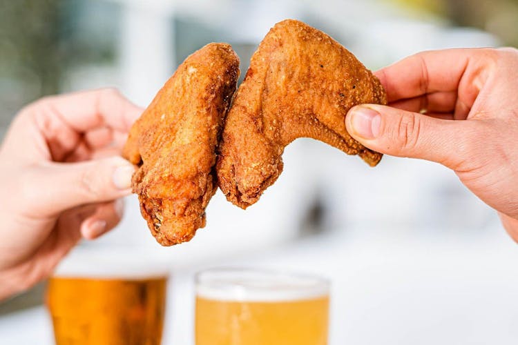 $1 Wings | Happy Hour Drinks & Specials