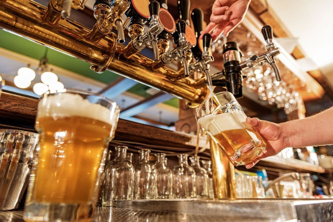 Australian Pub Industry’s $1b Opportunity in 2024 | Happy Hour Drinks & Specials