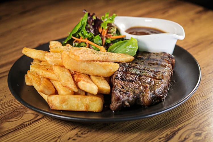 Thursday Steak Night $26 | Happy Hour Drinks & Specials