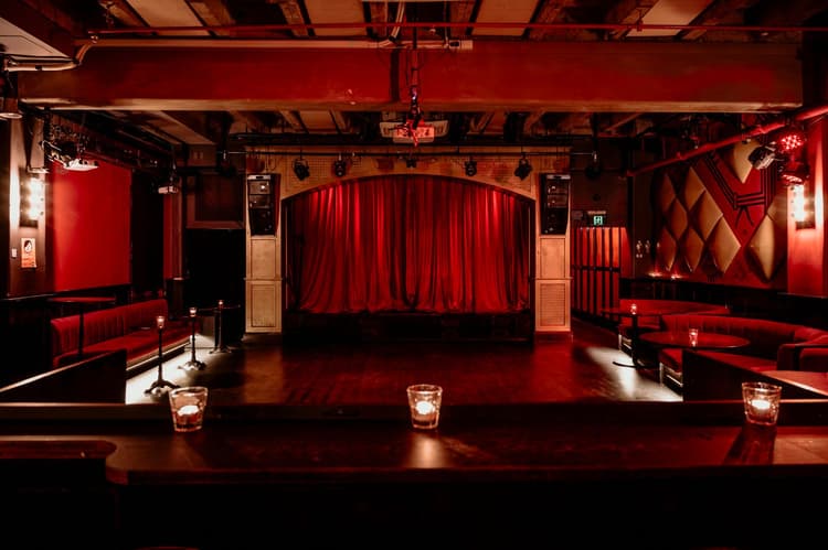 LIVE MUSIC STAGE SIDE | Happy Hour Drinks & Specials