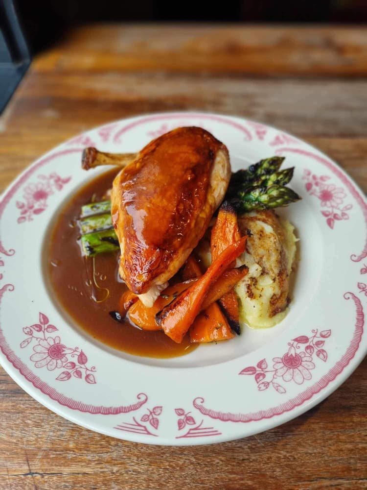 SUNDAY ROAST | Happy Hour Drinks & Specials
