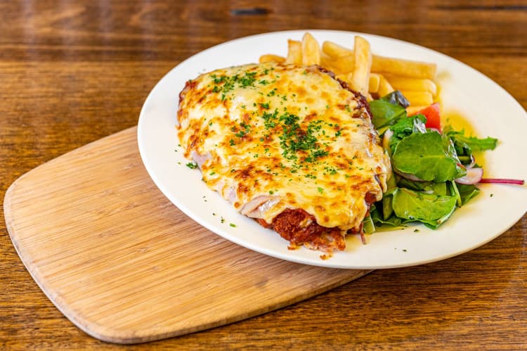 $19 Chicken Parma WEDNESDAYS | Happy Hour Drinks & Specials