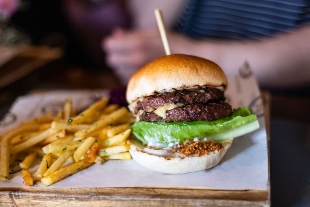 Top 10 Pub Food Specials in Melbourne | Happy Hour Drinks & Specials