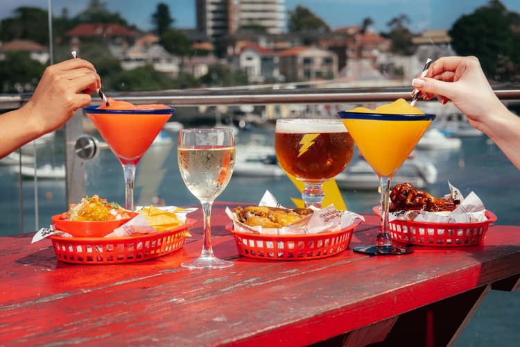 El Cam Hour | Happy Hour Drinks & Specials