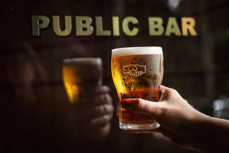 $7.50 SCHOOEYS | Happy Hour Drinks & Specials