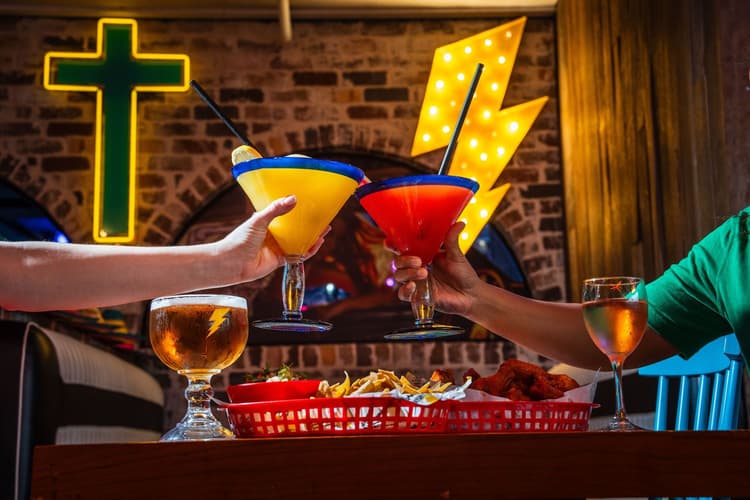 El Cam Hour | Happy Hour Drinks & Specials