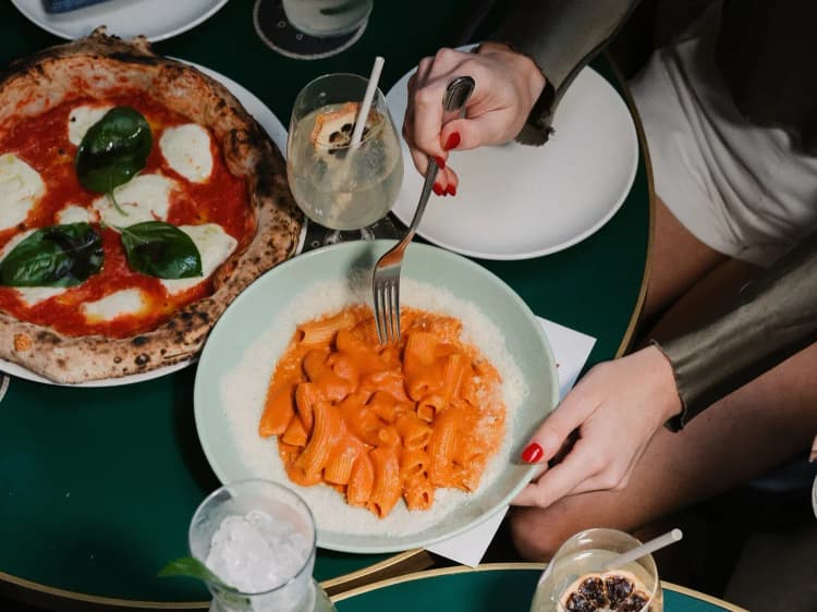 Bottomless lunch | Happy Hour Drinks & Specials