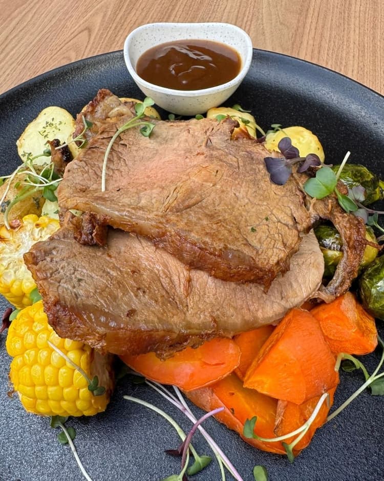 SUNDAY ROAST | Happy Hour Drinks & Specials