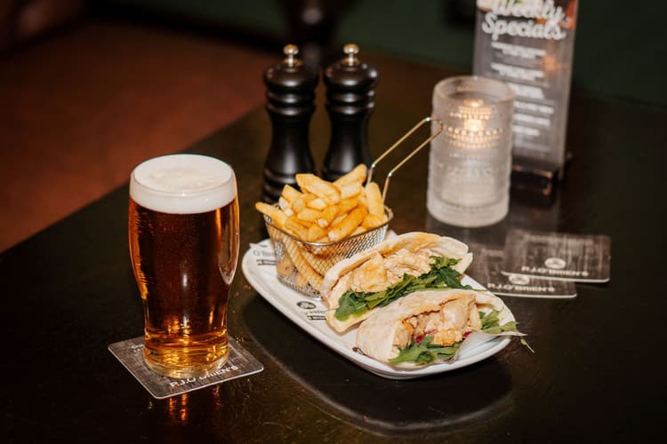 Monday Pita Pocket & Pint $26.5 | Happy Hour Drinks & Specials