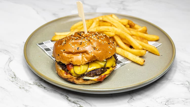 $15 Cheeseburger & Chips - Lunch Special | Happy Hour Drinks & Specials