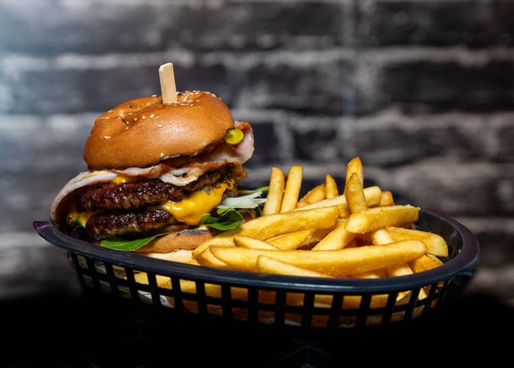 Thursday/Friday - All Day - Any Burger & Chips & A House Beer $30 | Happy Hour Drinks & Specials