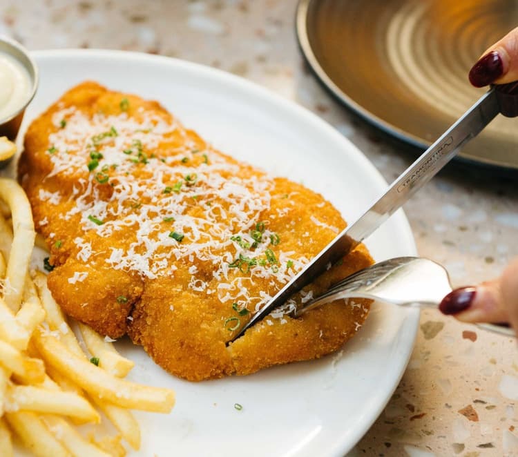 Schnitty & Parmi Thursdays | Happy Hour Drinks & Specials