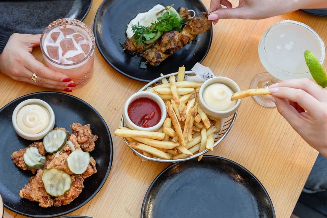 Top 10 Bottomless Sessions in Melbourne | Happy Hour Drinks & Specials