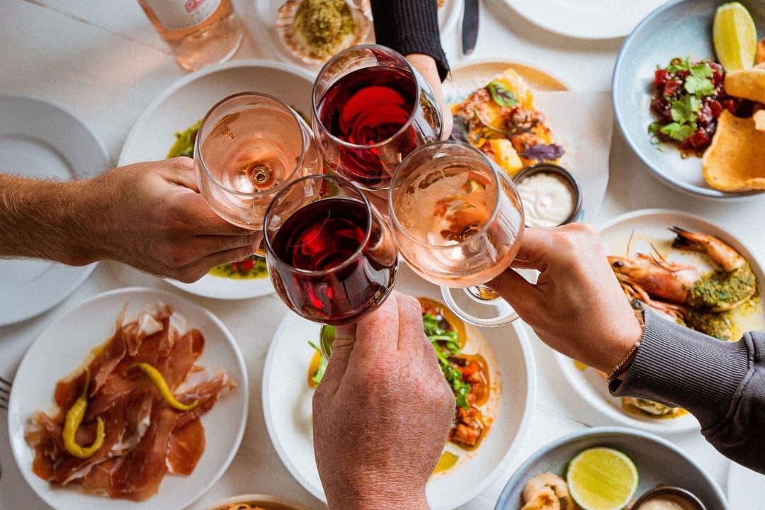 Top 10 Bottomless Sessions in Sydney | Happy Hour Drinks & Specials