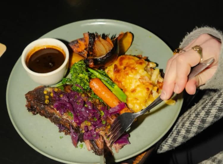 $35 Sunday Roast | Happy Hour Drinks & Specials