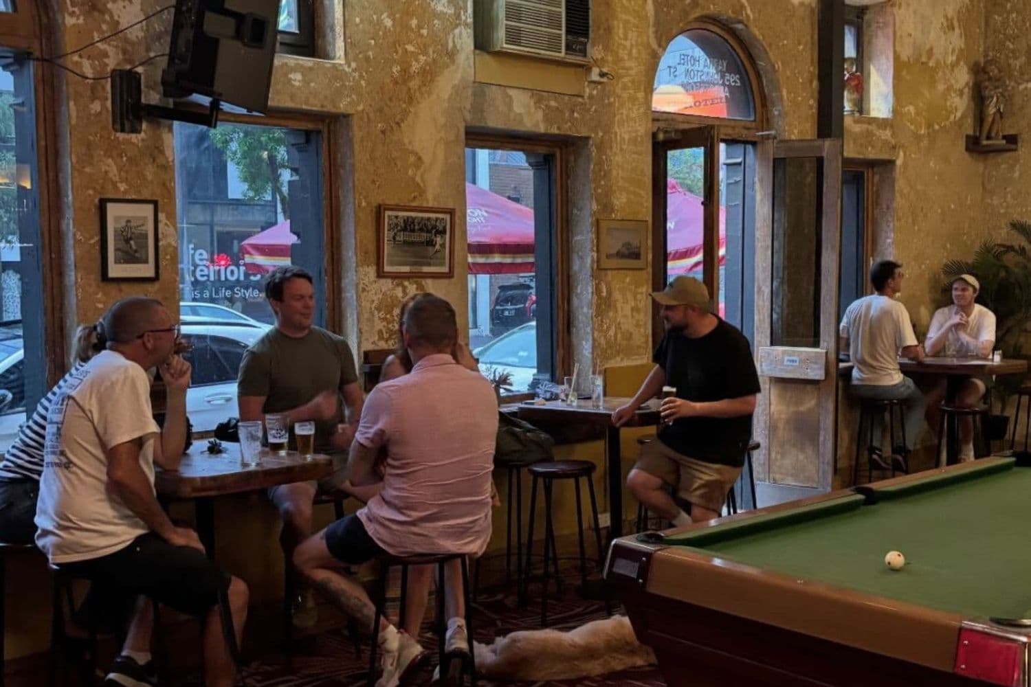 Top 10 Happy Hours Melbourne East | Happy Hour Drinks & Specials