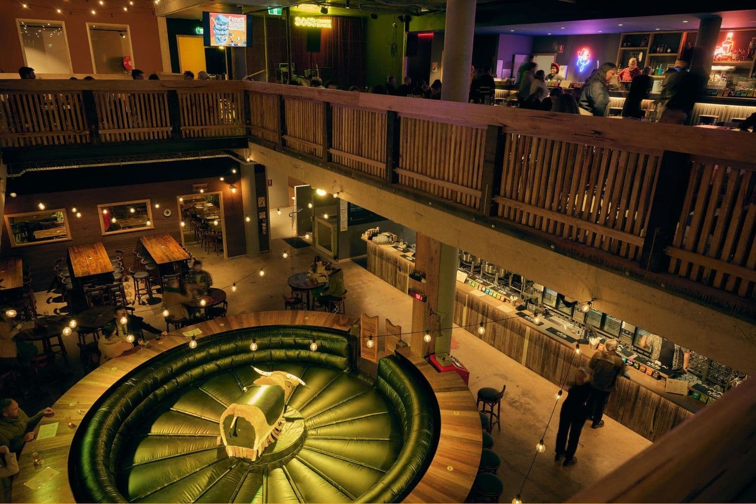Top 10 Happy Hours Melbourne West | Happy Hour Drinks & Specials