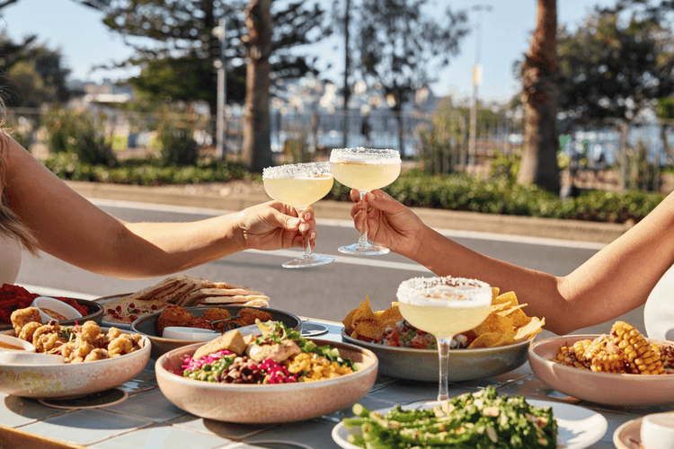 Salty's Bottomless | Happy Hour Drinks & Specials