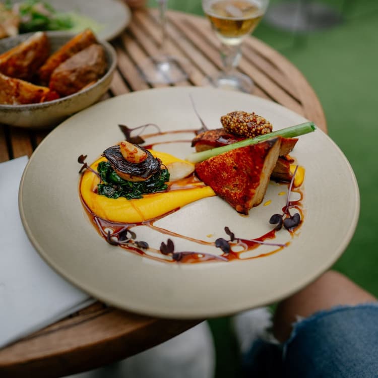 Friday Fizz | Happy Hour Drinks & Specials