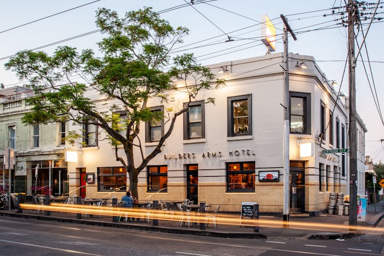 Builders Arms Hotel | Happy Hour Drinks & Specials