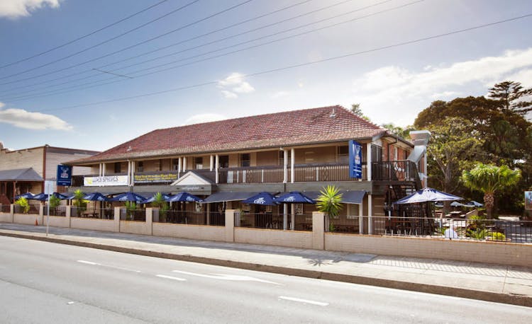 North Wollongong Hotel | Happy Hour Drinks & Specials
